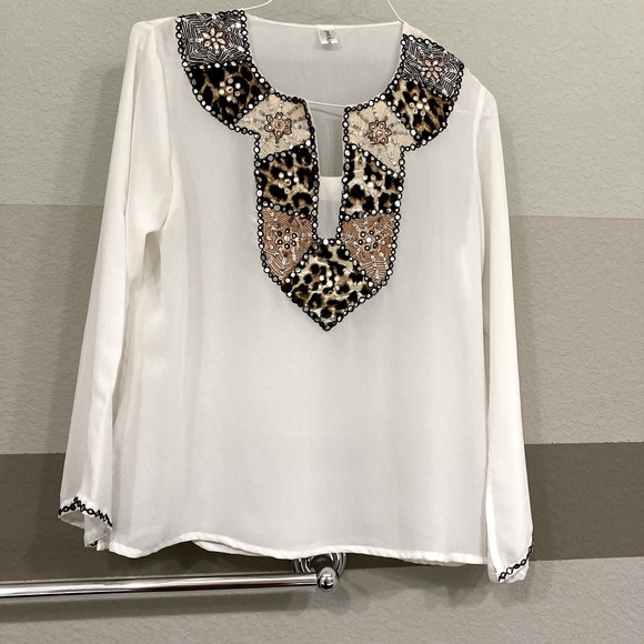 Georgette Top. Excellent Condition. White. Large. Beautiful - Picture 3 of 11